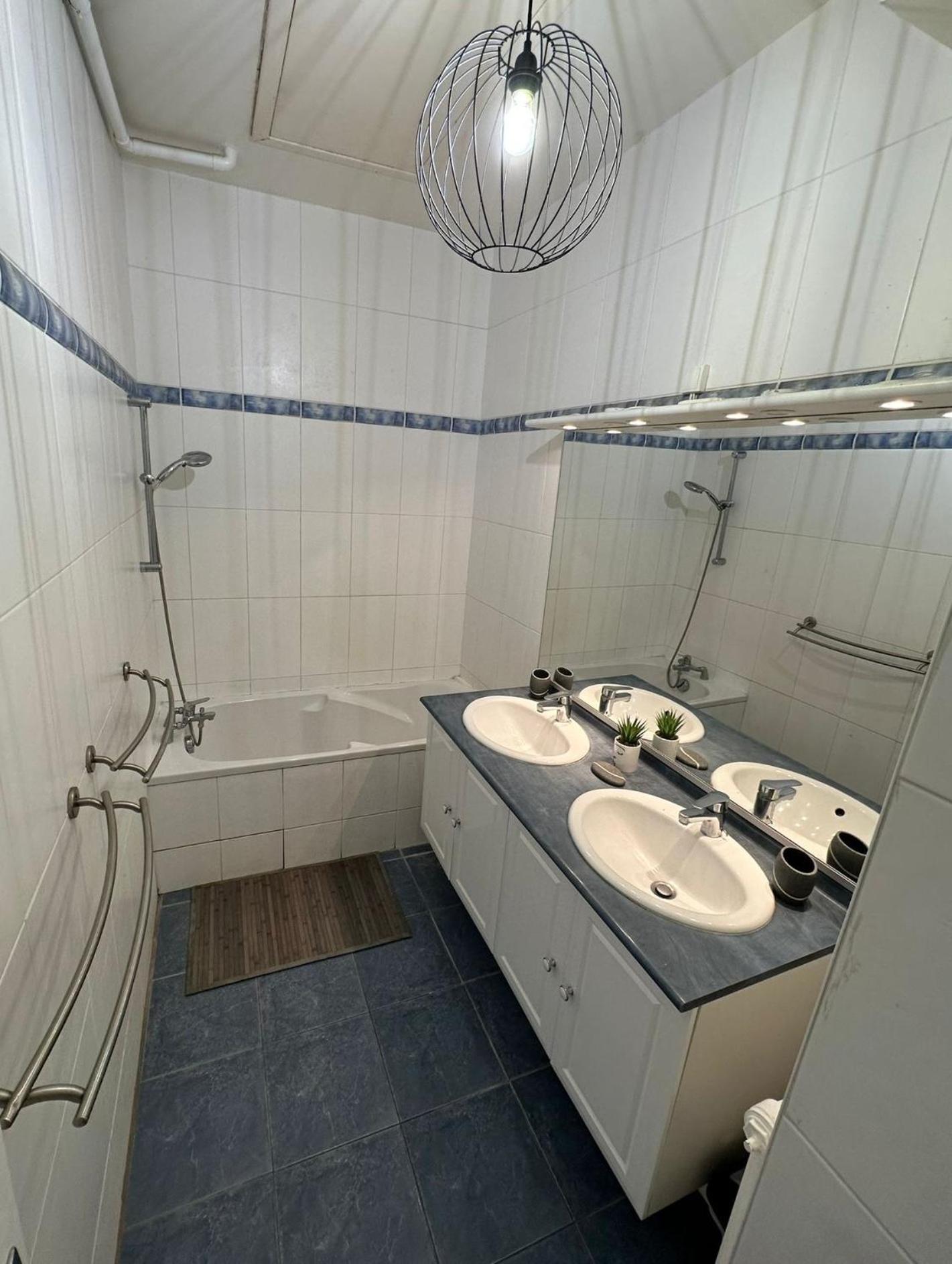 Maison De Plein Centre, 3 Etoiles, A 200m De La Plage, Parking Prive, Wifi Hébergement de vacances Royan