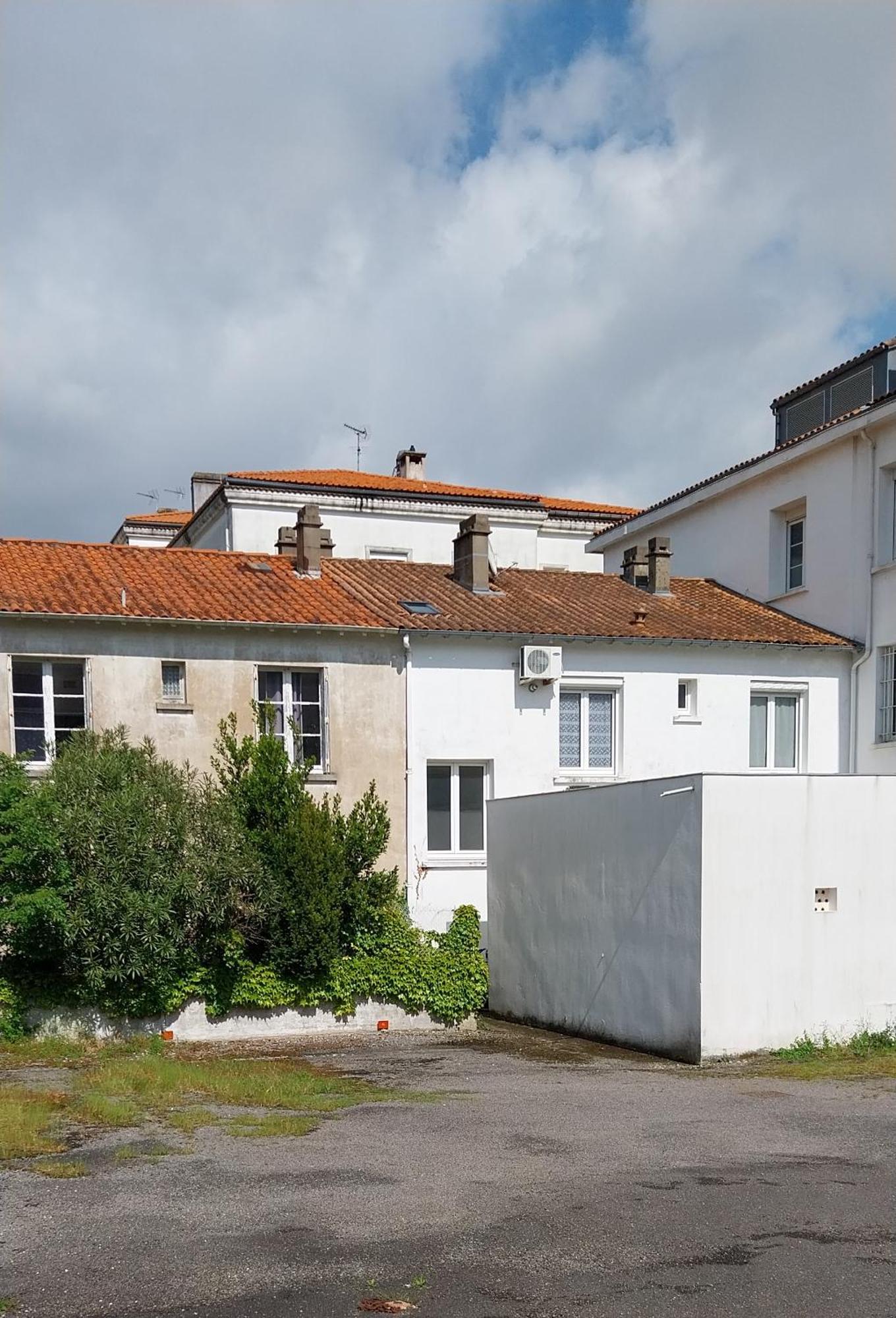 Maison De Plein Centre, 3 Etoiles, A 200m De La Plage, Parking Prive, Wifi * Royan